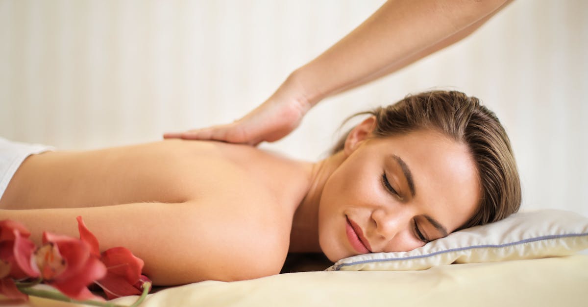 Vivez la relaxation ultime avec nos services professionnels de massothérapie. des soins sur mesure conçus pour soulager le stress, soulager les tensions musculaires et rajeunir votre corps et votre esprit. prenez rendez-vous dès aujourd'hui pour une évasion apaisante !