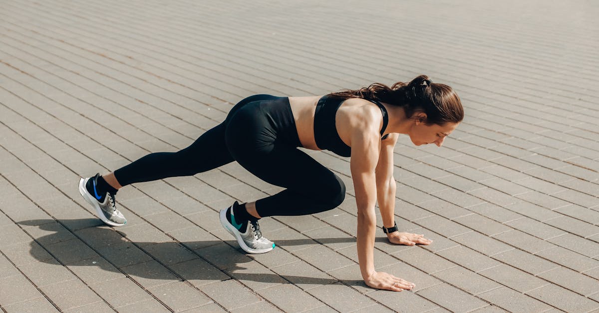 découvrez des techniques efficaces d'étirement du psoas pour améliorer la flexibilité, soulager les douleurs lombaires et améliorer la mobilité globale. parfait pour les athlètes et tous ceux qui cherchent à augmenter leur amplitude de mouvement.