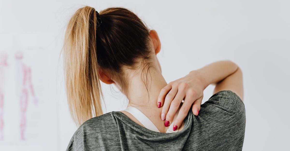 discover effective strategies and insights for managing shoulder blade pain. understand the causes, symptoms, and treatments to alleviate discomfort and improve mobility.