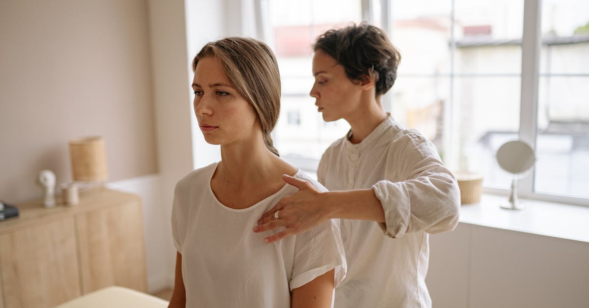 découvrez les principales causes de la douleur à l'épaule, allant des blessures courantes aux affections chroniques. apprenez à identifier les symptômes et à choisir les traitements adaptés pour soulager votre inconfort.