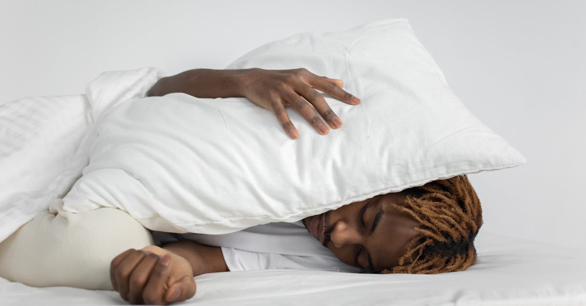 découvrez les meilleures positions de sommeil pour un repos réparateur et un sommeil de qualité. améliorez votre confort nocturne et choisissez la position qui vous convient le mieux.