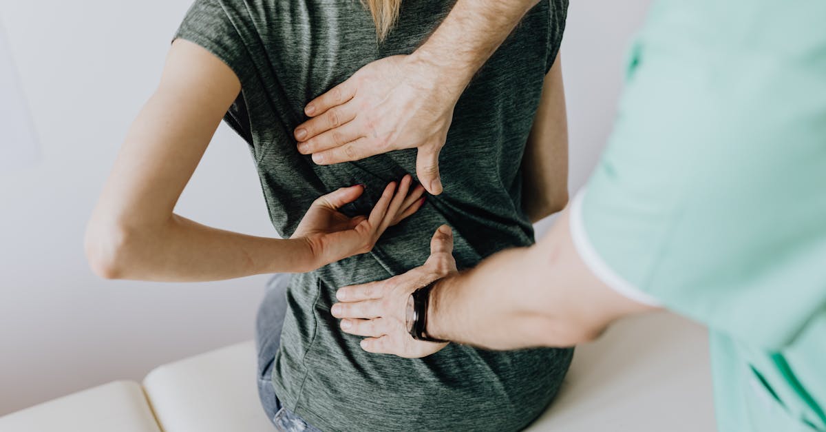 discover effective solutions to relieve upper back pain. learn exercises, stretches and tips to improve your comfort and regain a better quality of life.