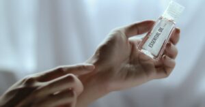 découvrez le monde des huiles essentielles, leurs bienfaits pour le bien-être, l'aromathérapie et l'utilisation au quotidien. transformez votre routine avec des solutions naturelles pour apaiser le corps et l'esprit.