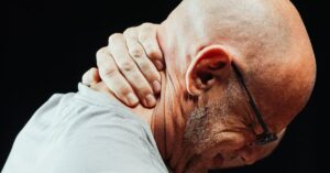 découvrez des solutions efficaces pour soulager les douleurs lombaires. information sur les traitements, exercices et conseils pour améliorer votre confort au quotidien.