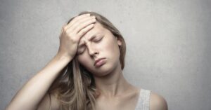 découvrez comment soulager les maux de tête de tension grâce à des conseils pratiques, des remèdes naturels et des techniques de relaxation pour améliorer votre bien-être au quotidien.