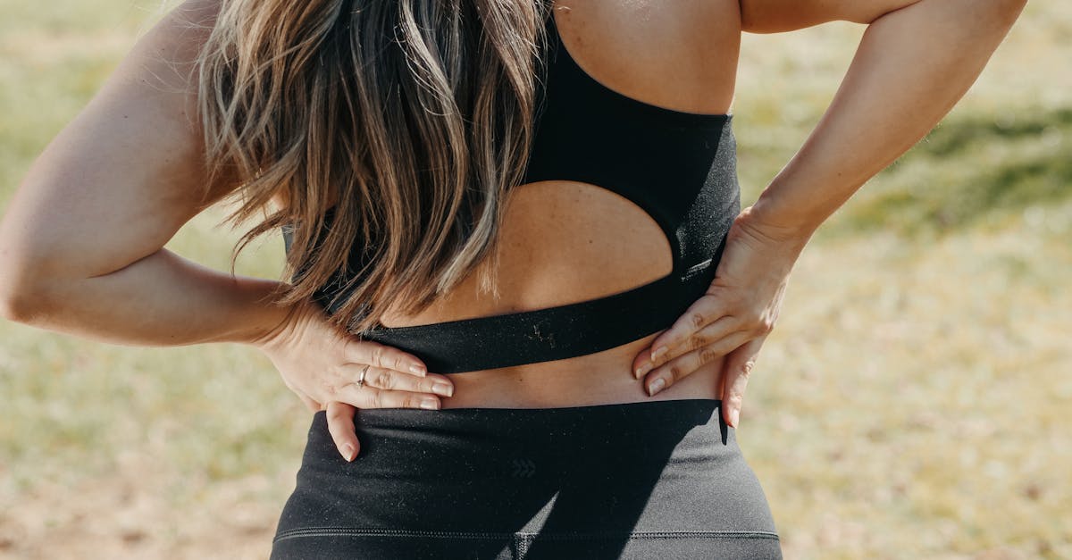 découvrez des conseils pratiques et des solutions efficaces pour soulager les douleurs au dos. apprenez comment éviter les maux de dos grâce à des exercices adaptés et des postures saines au quotidien.