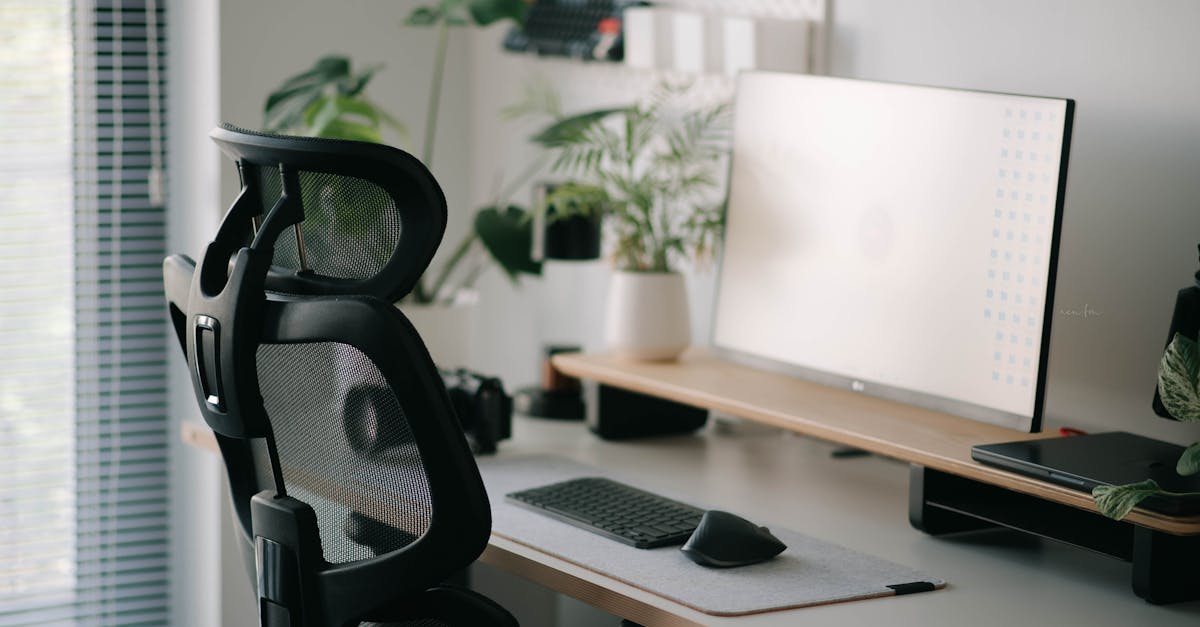 découvrez notre sélection de chaises ergonomiques conçues pour offrir un confort optimal et soutenir votre posture tout au long de la journée. idéales pour le bureau ou le télétravail, nos chaises allient design moderne et fonctionnalités innovantes pour améliorer votre bien-être au travail.