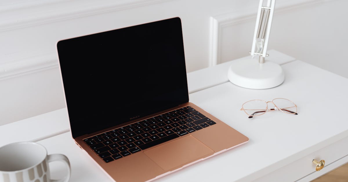 découvrez l'ergonomie : l'art d'optimiser votre environnement de travail pour améliorer votre confort, votre productivité et votre bien-être. apprenez des conseils pratiques pour aménager votre espace et prévenir les troubles musculo-squelettiques.