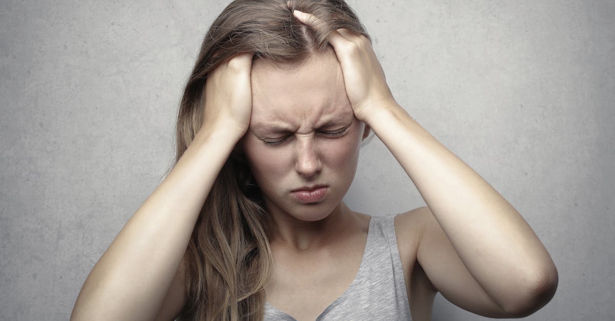 découvrez tout ce que vous devez savoir sur les maux de tête hormonaux : causes, symptômes, traitements et conseils pour soulager ces douleurs liées aux fluctuations hormonales. informez-vous pour mieux gérer votre bien-être.