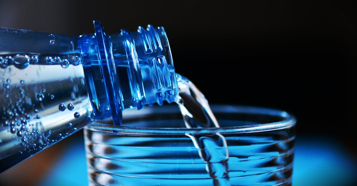 découvrez l'importance de l'hydratation pour votre santé et votre bien-être. apprenez des conseils pratiques pour rester hydraté tout au long de la journée, des signes de déshydratation à surveiller et les meilleures boissons pour nourrir votre corps.