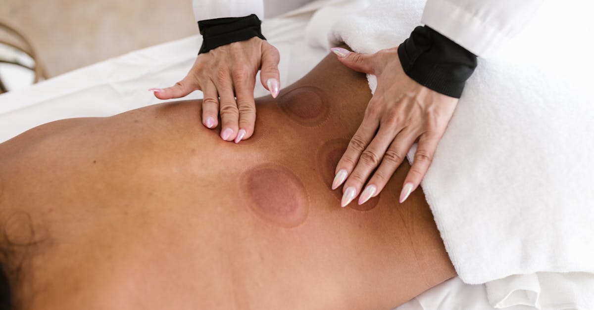 découvrez des méthodes efficaces pour soulager la douleur au bas du dos. apprenez des exercices, des conseils de posture et des remèdes naturels pour améliorer votre confort et retrouver une qualité de vie optimale.