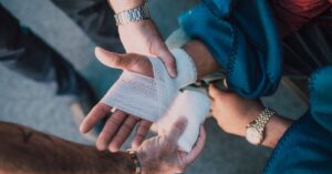 découvrez des solutions efficaces pour soulager la douleur lombaire. apprenez des techniques et des conseils pour améliorer votre confort et retrouver une meilleure qualité de vie.
