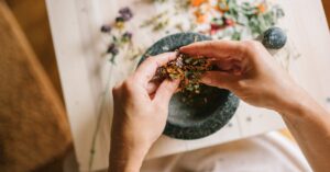 découvrez des remèdes naturels efficaces pour améliorer votre bien-être au quotidien. explorez des solutions simples et naturelles pour soulager divers maux et renforcer votre santé de manière holistique.