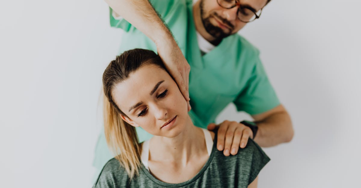 découvrez les causes et les solutions pour soulager votre douleur au cou. apprenez des astuces sur les exercices, les étirements et les traitements afin d'améliorer votre confort quotidien.