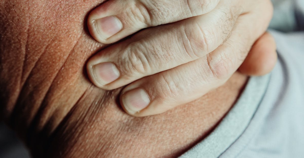 découvrez des conseils efficaces pour soulager la douleur au cou, comprendre ses causes et prévenir les tensions cervicales. retrouvez bien-être et confort au quotidien.