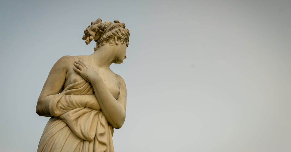 découvrez l'importance de la posture pour votre santé et votre bien-être. apprenez des techniques simples et efficaces pour améliorer votre posture au quotidien et réduire les douleurs associées.