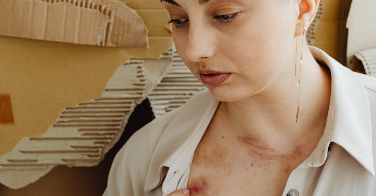 découvrez les causes et les solutions pour soulager la douleur à l'épaule. informations sur les traitements, les exercices et les conseils pour améliorer votre qualité de vie.
