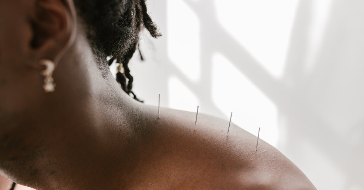 découvrez des solutions efficaces pour soulager vos douleurs à l'épaule. apprenez des exercices, des traitements et des conseils pour retrouver confort et mobilité. ne laissez pas la douleur entraver votre quotidien !
