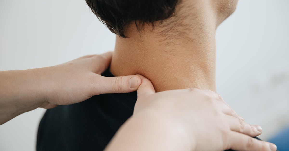 découvrez des solutions efficaces pour soulager la douleur à l'épaule. explorez des conseils pratiques, des exercices, et des traitements naturels pour retrouver confort et mobilité. ne laissez plus la douleur entraver votre quotidien !