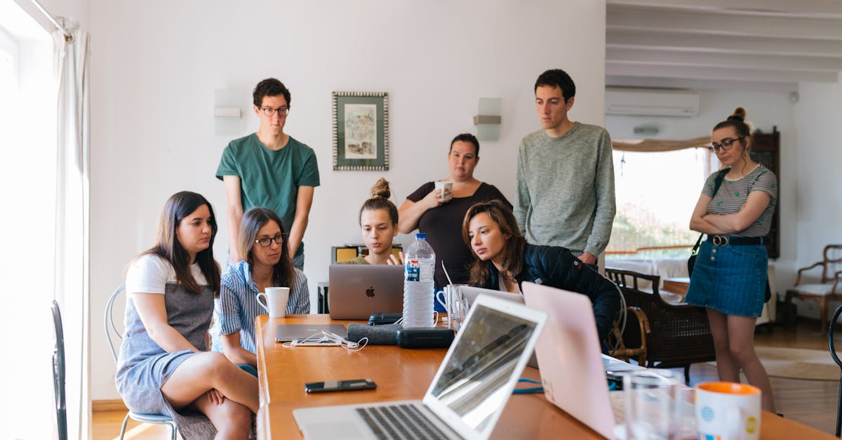 découvrez notre espace de travail moderne et inspirant, conçu pour stimuler la créativité et la collaboration. que ce soit pour le télétravail ou les réunions d'équipe, trouvez un environnement adapté à vos besoins professionnels.