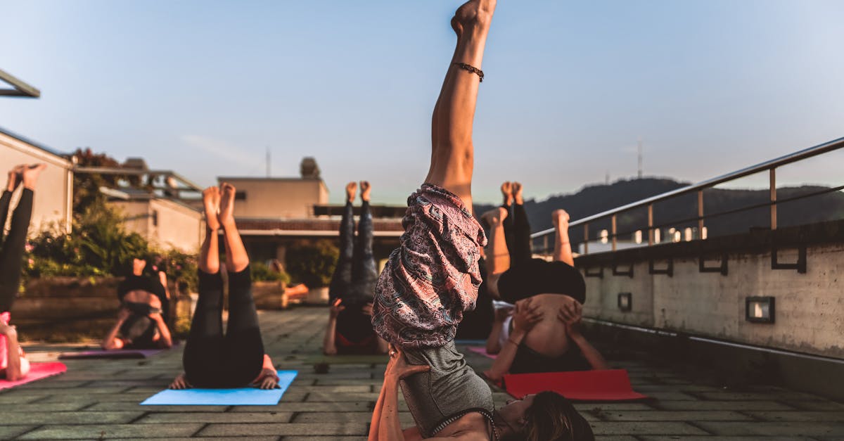 découvrez l'art du yoga : une pratique ancestrale pour apaiser l'esprit, renforcer le corps et harmoniser le souffle. rejoignez-nous pour explorer différentes techniques et trouver l'équilibre parfait entre le bien-être physique et mental.