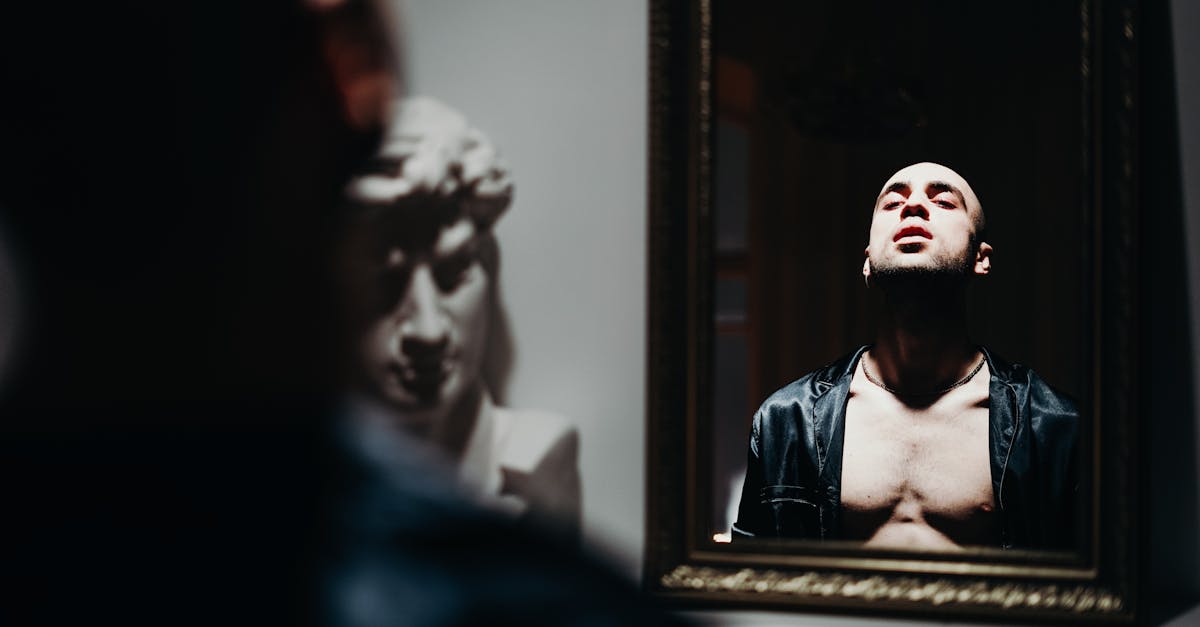 découvrez les causes, symptômes et traitements de la douleur thoracique. que vous ressentiez une gêne légère ou une douleur intense, apprenez quand consulter un professionnel de santé et comment gérer vos inquiétudes.