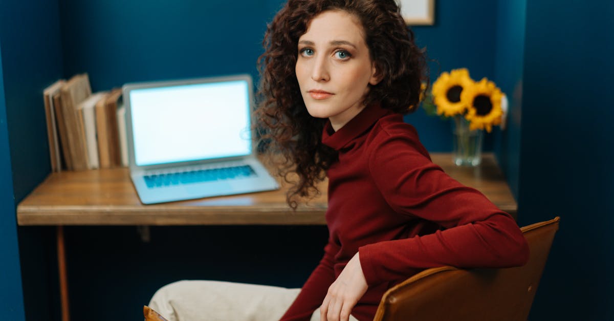 découvrez notre sélection de chaises ergonomiques conçues pour offrir un confort optimal tout au long de votre journée de travail. améliorez votre posture, réduisez la fatigue et augmentez votre productivité avec nos modèles innovants alliant design moderne et fonctionnalité.