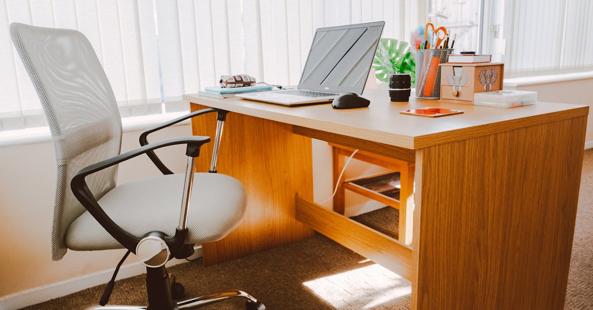 découvrez un espace de travail ergonomique qui favorise le confort et la productivité. transformez votre bureau en un environnement sain avec des meubles adaptés, un bon éclairage et des bonnes postures pour soutenir votre bien-être au quotidien.