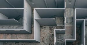 découvrez l' labyrinthite, une inflammation de l'oreille interne qui peut provoquer des vertiges, des perdus d'équilibre et des troubles auditifs. apprenez-en davantage sur les causes, les symptômes et les traitements disponibles pour soulager cette affection.