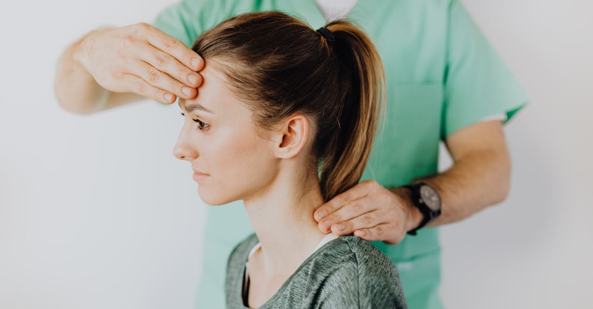 discover our advice and solutions to relieve neck pain. learn the causes, symptoms and best methods to regain a daily life without neck pain.