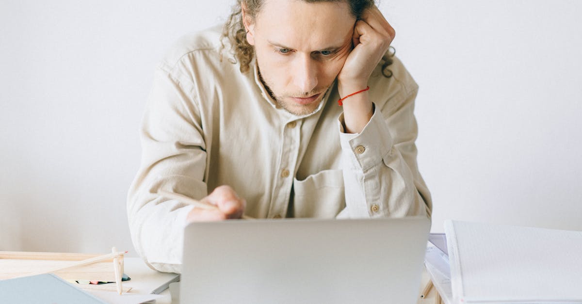 découvrez le syndrome du piriforme, une douleur fessiÚre souvent causée par une irritation du nerf sciatique. apprenez ses symptÎmes, causes, et traitements pour soulager votre inconfort et retrouver votre mobilité.