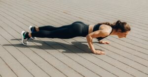découvrez des exercices efficaces pour renforcer et améliorer la mobilité de votre coiffe des rotateurs. que vous soyez sportif ou en rééducation, apprenez des techniques adaptées à tous les niveaux pour protéger et optimiser votre épaule.