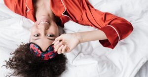 découvrez les différentes positions de sommeil et leurs impacts sur votre santé et votre bien-être. trouvez la position idéale pour un sommeil réparateur et un réveil en pleine forme.