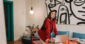 découvrez les avantages des bureaux debout : amélioration de la posture, augmentation de la productivité et réduction des douleurs corporelles. transformez votre espace de travail et boostez votre santé avec un bureau debout!
