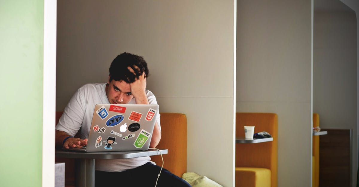 The link between stress and neck pain is well-known in our modern world, where problems such as tech neck and text neck are becoming increasingly common. Pulse Align offers a unique approach to help relieve bodily tension and improve posture through treatments based on neuromuscular health and holistic recalibration. In this article, we will examine how Pulse Align addresses the causes of neck pain and offers exercises to relieve neck pain.