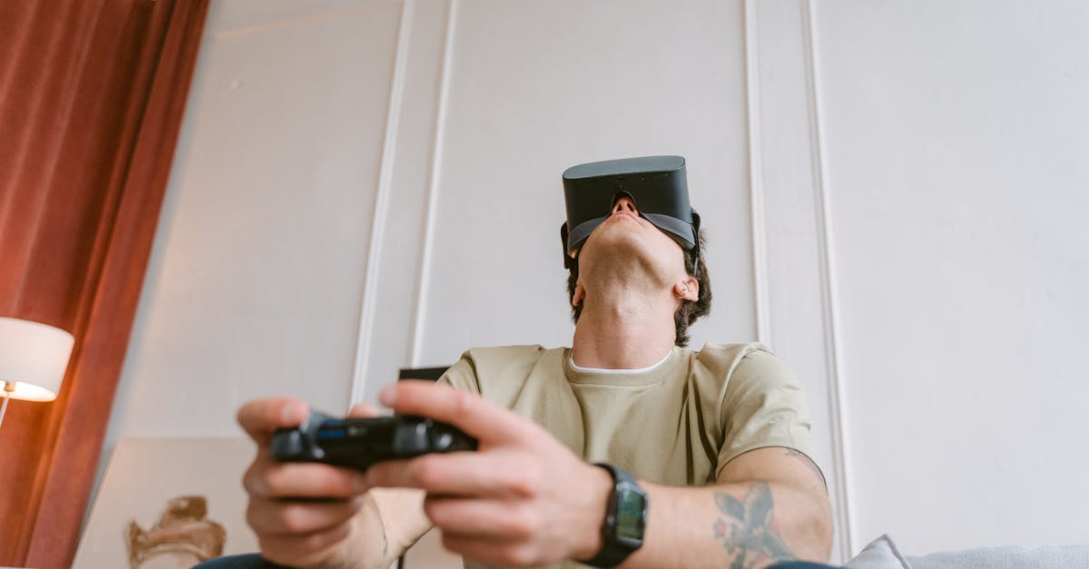 découvrez le phénomène du 'tech neck', une douleur cervicale causée par l'utilisation excessive des écrans. apprenez des conseils pratiques pour prévenir et soulager les tensions, et améliorez votre posture au quotidien.