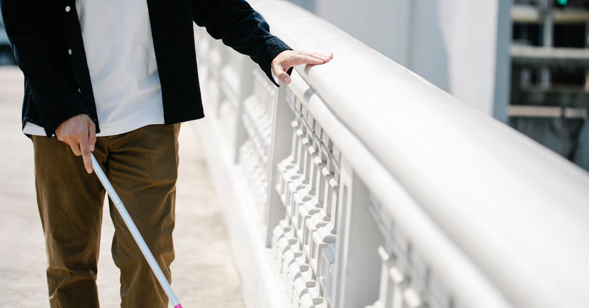 and chronic vertigo are often difficult conditions to understand and treat. At Pulse Align, we believe a holistic approach is the key to overcoming these challenges. By focusing on neuromuscular health, improved posture, and natural recalibration, we help you restore balance and reduce vertigo-related anxiety through targeted exercises and natural remedies. Symptoms and Causes of Vertigo