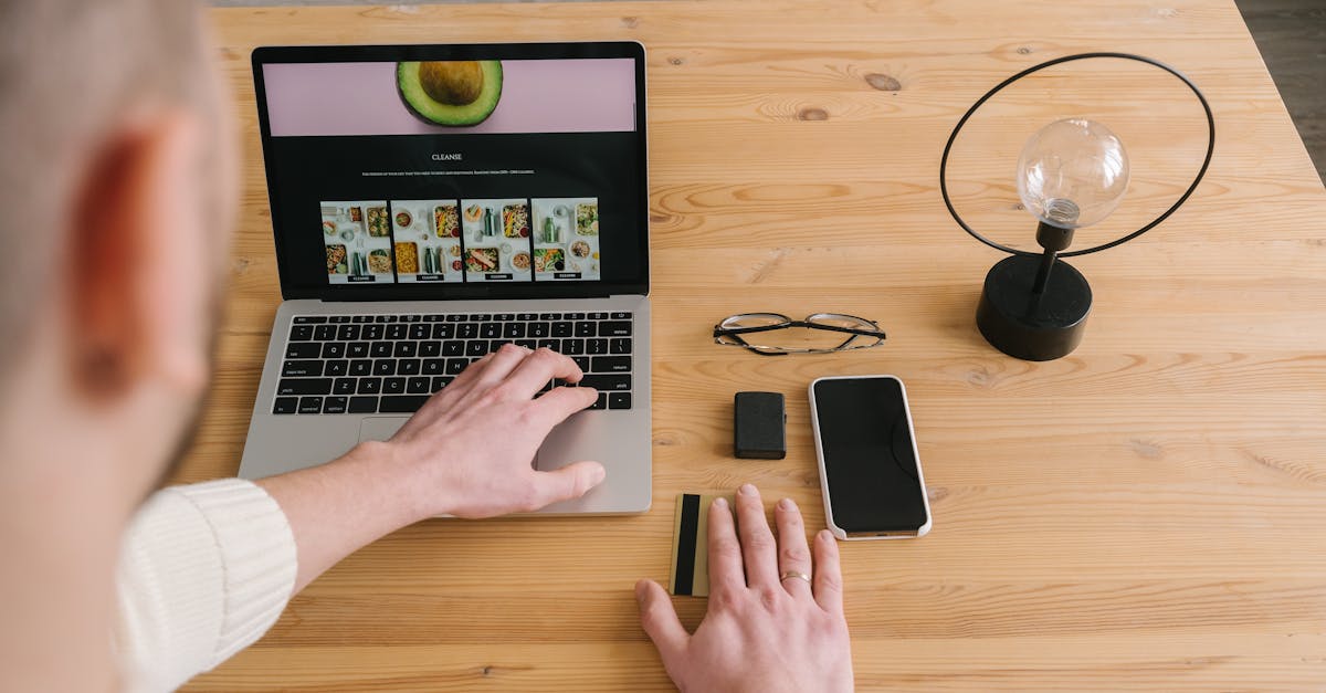 découvrez comment optimiser votre environnement de travail avec des conseils sur l'ergonomie des postes de travail. améliorez votre confort et votre productivité grâce à des solutions adaptées à vos besoins ergonomiques.