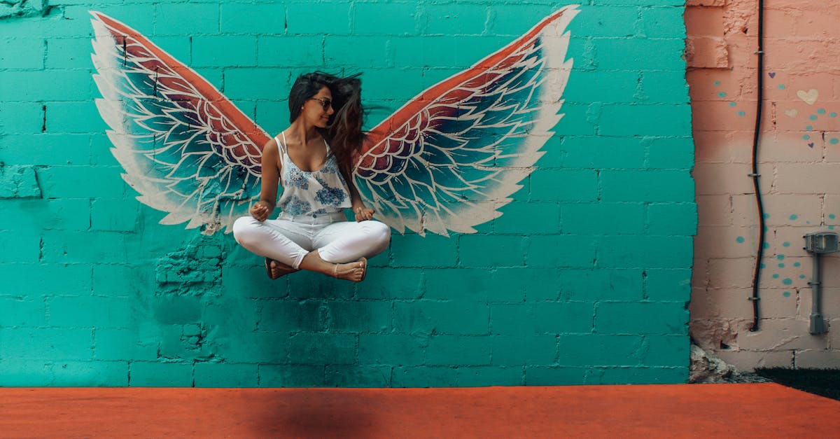 découvrez les bienfaits du yoga, une pratique millénaire qui harmonise le corps et l'esprit. que vous soyez débutant ou avancé, explorez les différentes postures, techniques de respiration et méditation pour améliorer votre bien-être et votre équilibre intérieur.