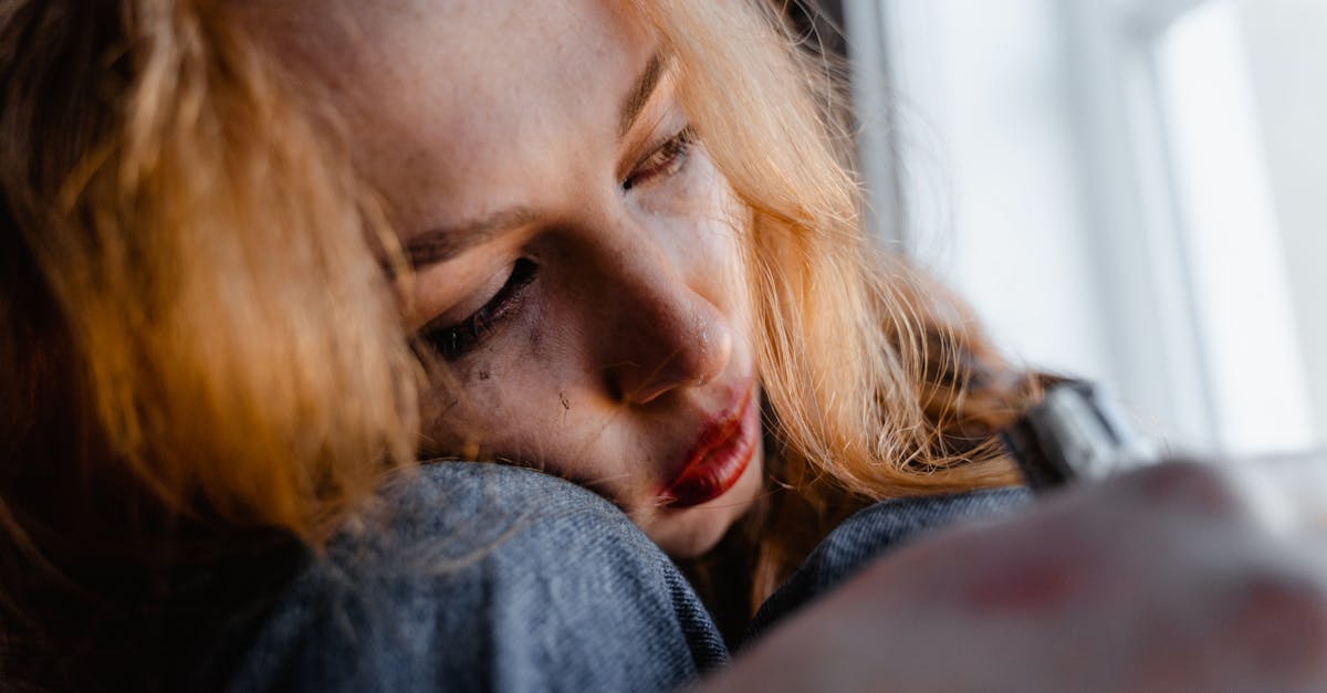 découvrez des stratégies efficaces pour soulager et prévenir la douleur cervicale. apprenez les causes, les symptômes et les traitements disponibles pour retrouver un bien-être optimal.