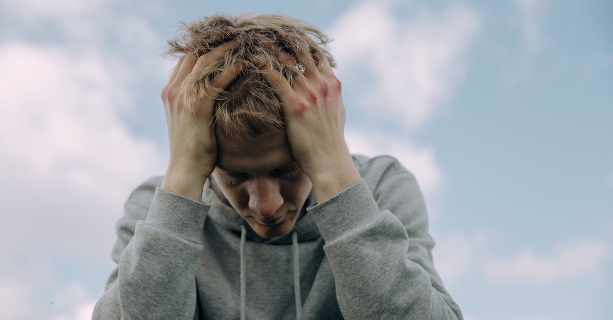 découvrez les causes, les symptômes et les traitements pour soulager la douleur cervicale. informez-vous sur les meilleures pratiques pour prévenir et gérer les douleurs au cou au quotidien.