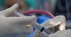 découvrez tout sur le disque hernié : symptômes, causes et traitements. apprenez comment soulager la douleur et améliorer votre qualité de vie grâce à des conseils d'experts en santé.