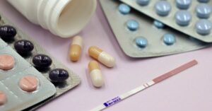 découvrez les déséquilibres hormonaux : causes, symptômes et solutions pour restaurer votre bien-être. comprenez comment ces anomalies peuvent affecter votre santé et explorez des approches naturelles pour rétablir l'équilibre hormonal.