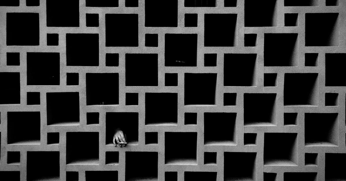 découvrez tout sur la labyrinthite, une inflammation de l'oreille interne qui peut affecter l'équilibre et l'audition. apprenez les causes, les symptômes, le diagnostic et les options de traitement pour mieux comprendre cette condition.