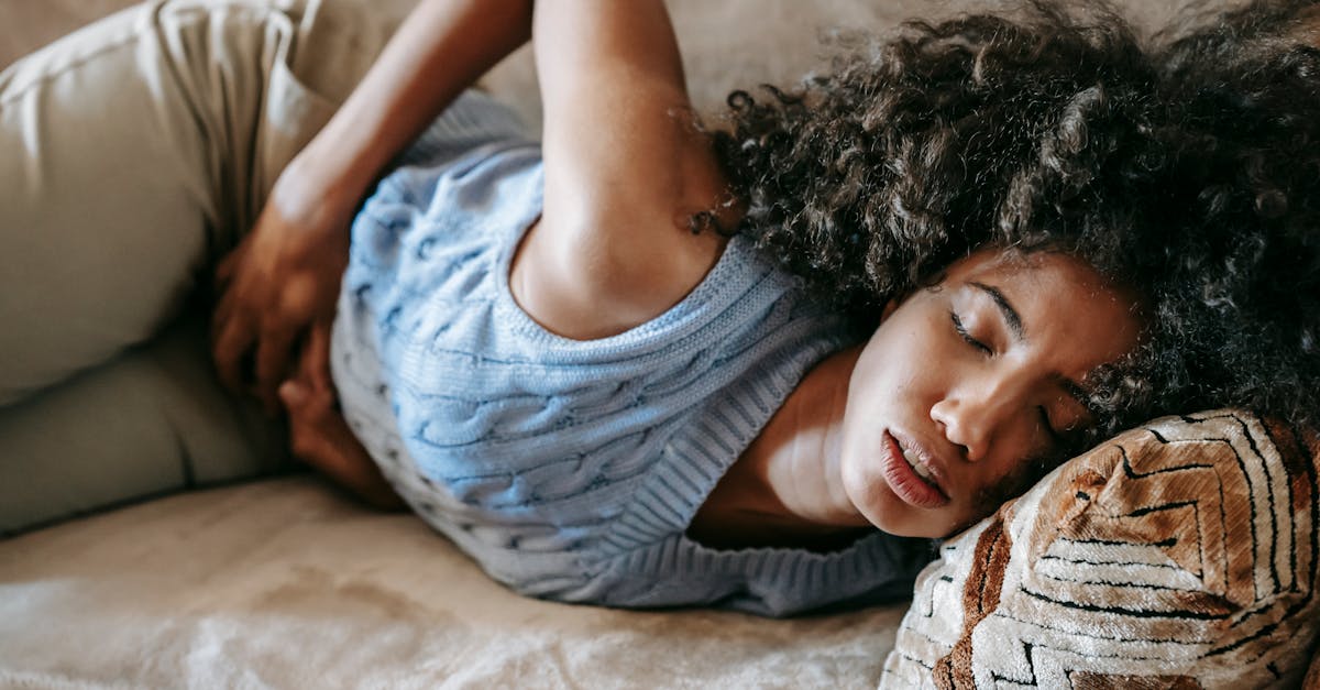 découvrez des solutions efficaces pour soulager l'inconfort lombaire. apprenez des techniques simples, des exercices adaptés et des conseils pour améliorer votre posture et réduire les douleurs dans le bas du dos.