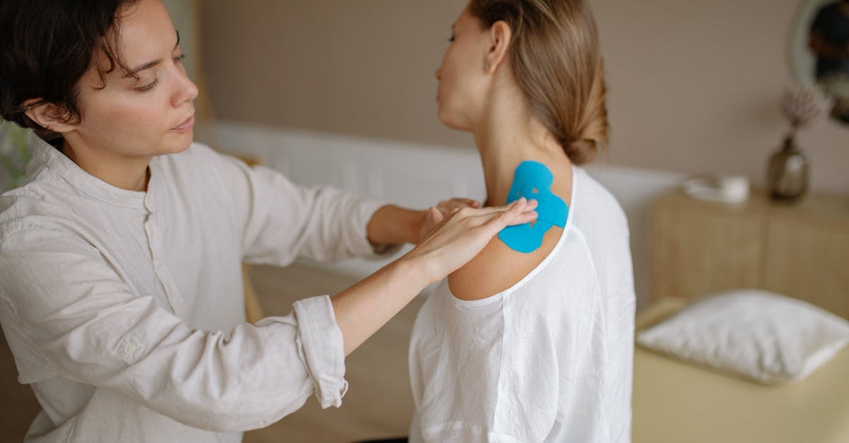 découvrez comment améliorer l'alignement de vos épaules pour optimiser votre posture et réduire les douleurs. apprenez des techniques simples et efficaces pour corriger votre posture et renforcer votre santé globale.