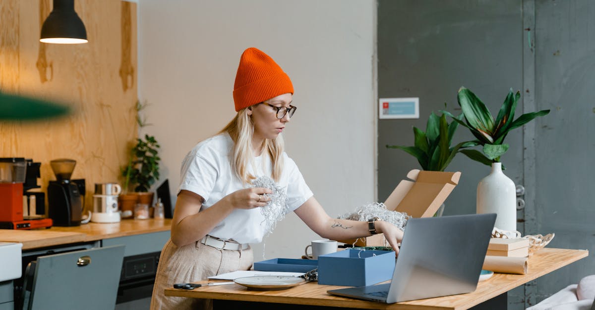 découvrez les avantages d'un bureau debout pour améliorer votre ergonomie et votre bien-être. transformez votre espace de travail avec un standing desk qui favorise une meilleure posture, augmente votre productivité et vous aide à rester actif tout au long de la journée.