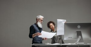 découvrez les avantages d'un bureau debout pour améliorer votre posture et votre productivité. transformez votre espace de travail avec un bureau ajustable qui favorise le bien-être au quotidien.