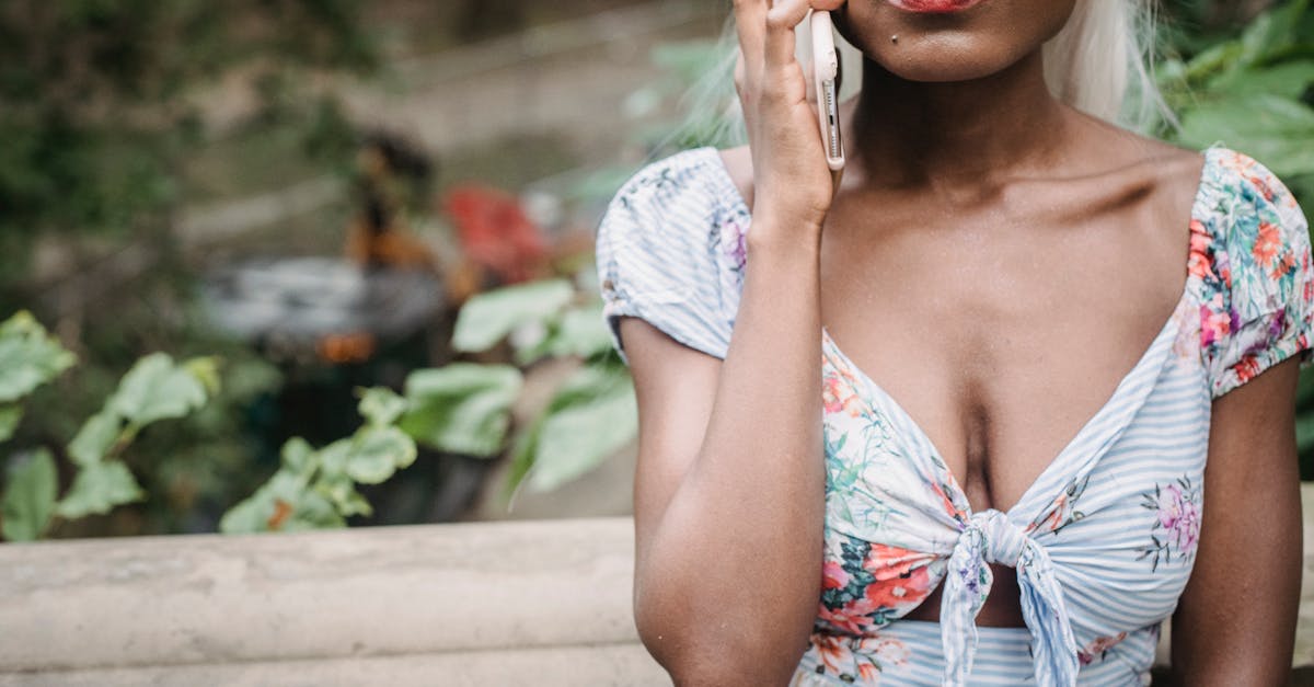 découvrez le phénomène du 'tech neck', une douleur cervicale liée à l'utilisation excessive des appareils numériques. apprenez à reconnaître ses symptômes et explorez des conseils pratiques pour soulager et prévenir cette condition courante.