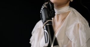 découvrez tout sur le tech neck, ce mal moderne causé par une mauvaise posture liée à l'utilisation excessive des écrans. apprenez des conseils pratiques pour prévenir et soulager ce phénomène tout en améliorant votre confort au quotidien.